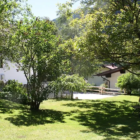 Ruhige In Mit Garten アパート